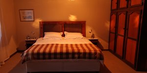 Main Bedroom (Downstairs)